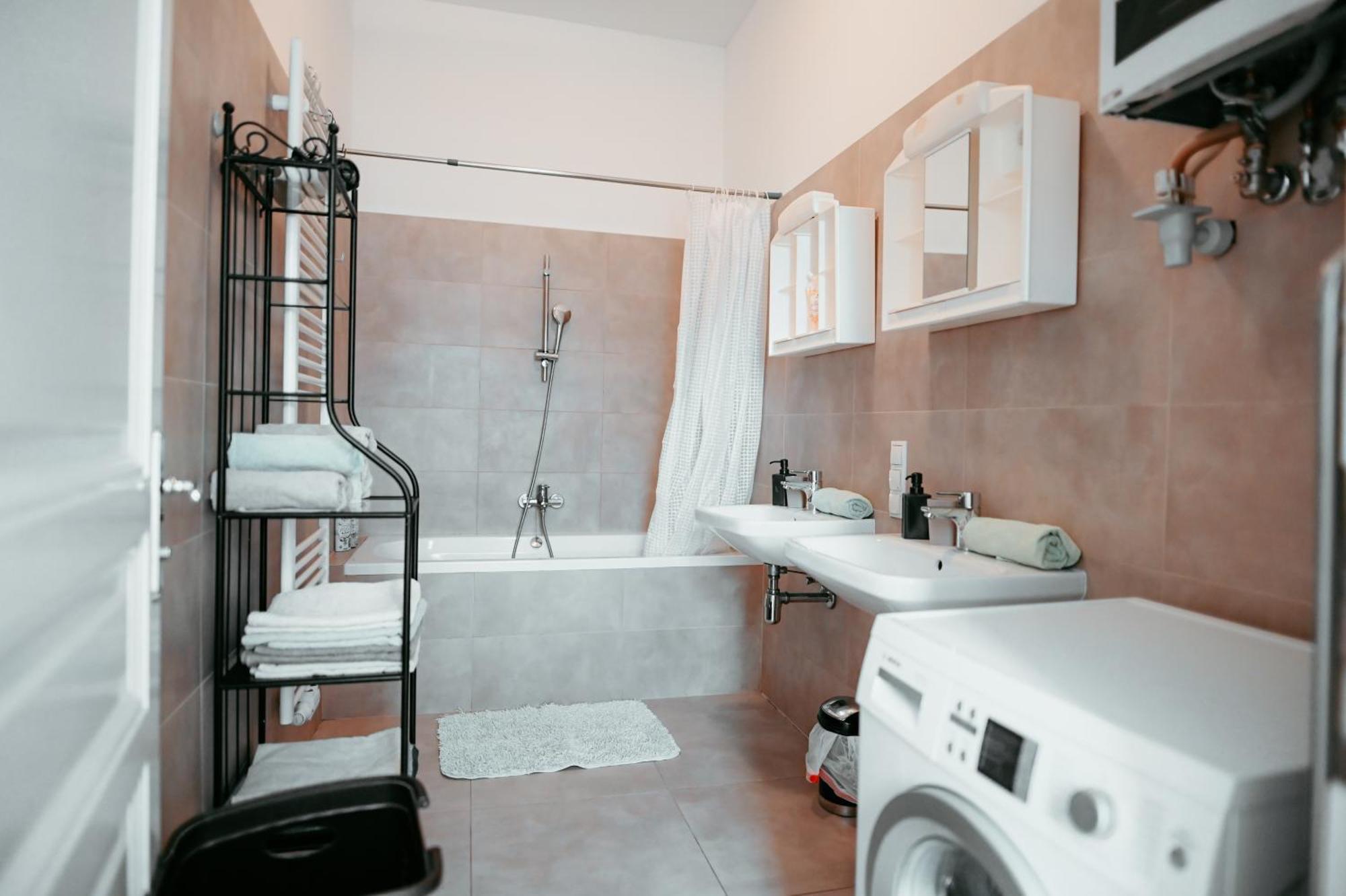 Raimond Apartment Ottakring Top 14 Виена Екстериор снимка